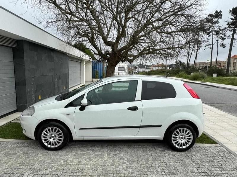Branco Usado 2011 Fiat Punto Citadino | € 4.800 (Preço justo) - Imagem 1/4