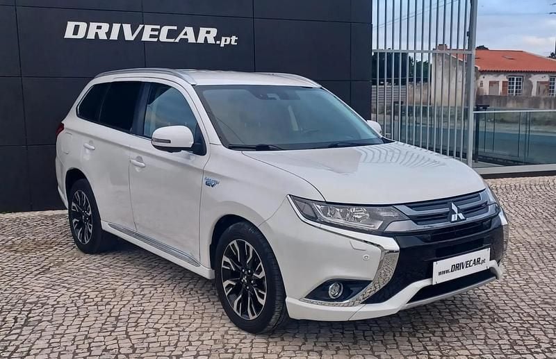 Branco Usado 2018 Mitsubishi Outlander P-HEV Instyle SUV | € 18.980 (Bom preço) - Imagem 1/4