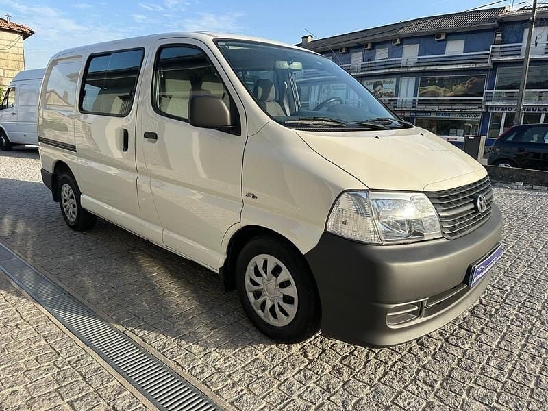 Usado Toyota HiAce 117 HP (86 kW) 2008 Branco Van