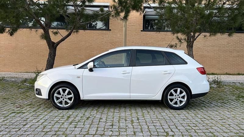 Usado Seat Ibiza 75 HP (55 kW) 2011 Sedan