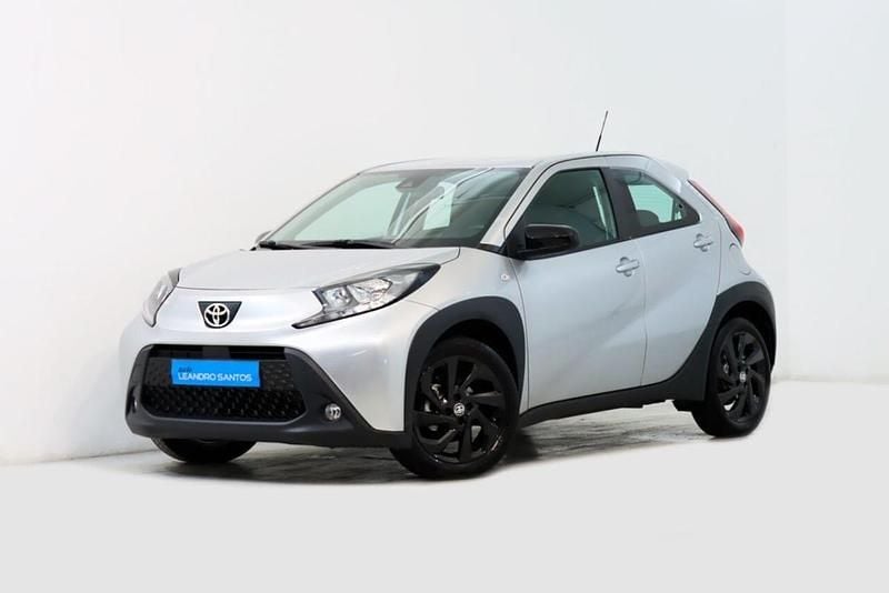 Cinzento Usado 2023 Toyota Aygo X SUV | € 16.900 - Imagem 1/4
