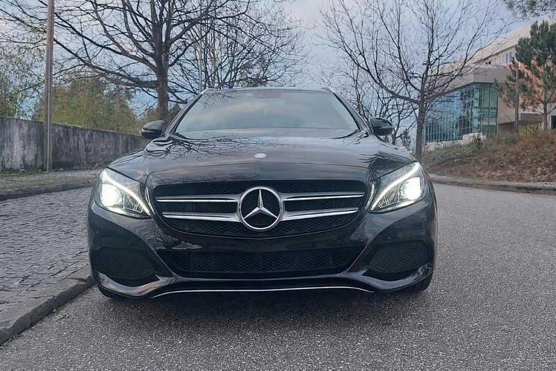 Usado Mercedes C200 Avantgarde 136 HP (100 kW) 2015 Sedan