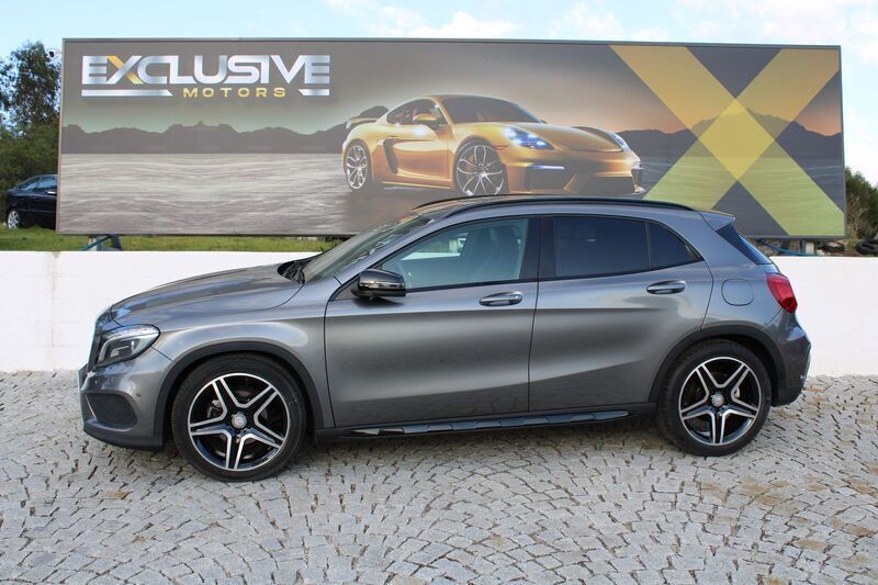 Cinza Usado 2014 Mercedes GLA200 AMG line SUV | € 22.490 - Imagem 1/4