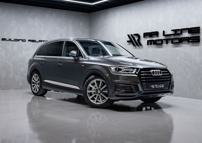 Cinzento Usado 2015 Audi Q7 S-Line SUV | € 38.950 - Imagem 1/4