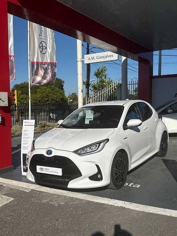 Branco Usado 2021 Toyota Yaris Hybrid | € 18.250 (Preço justo) - Imagem 1/3