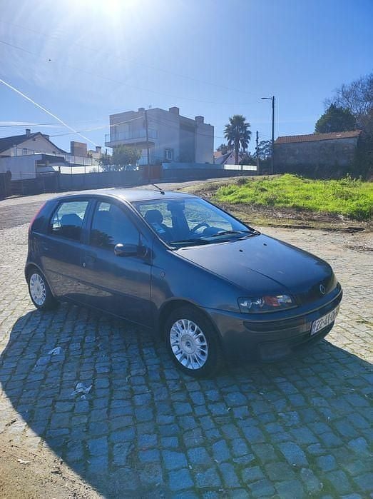 Usado Fiat Punto 80 HP (58 kW) 2002 Citadino