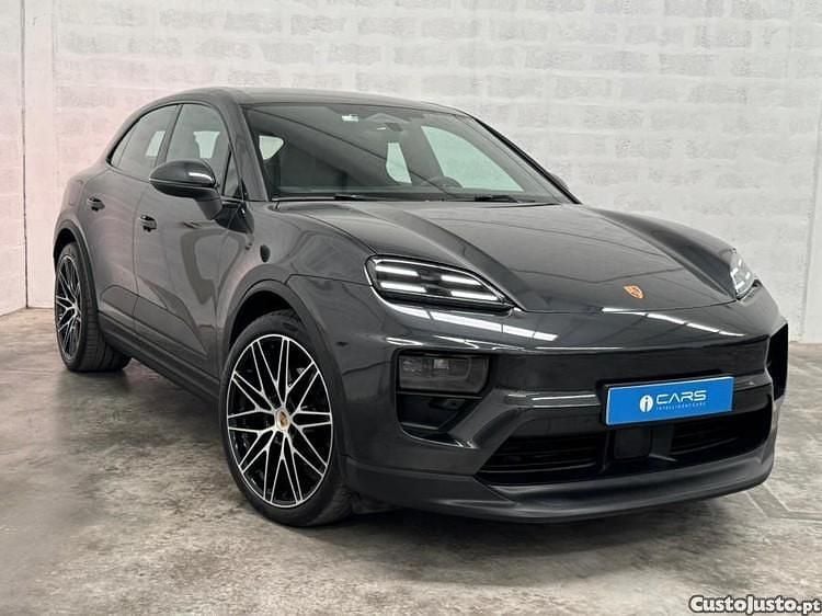 Cinza Usado 2024 Porsche Macan 4 Electric SUV | € 89.900 - Imagem 1/1