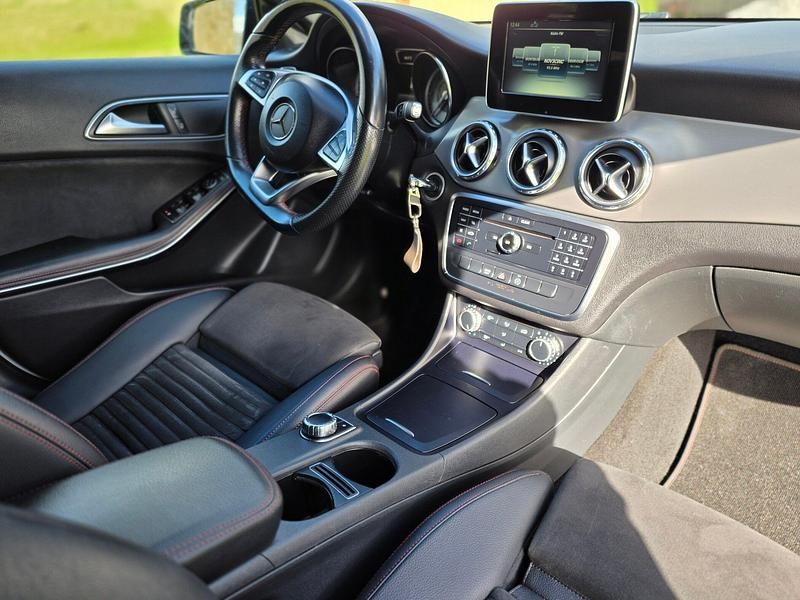 Usado Mercedes GLA180 AMG line 109 HP (80 kW) 2016 Branco SUV