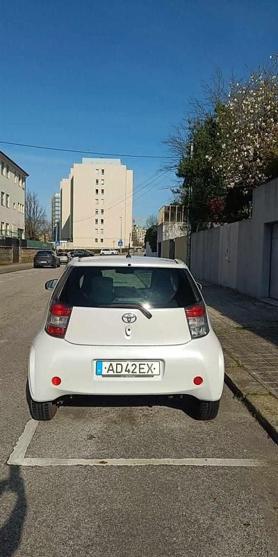 Usado Toyota iQ 68 HP (50 kW) 2009 Branco Citadino