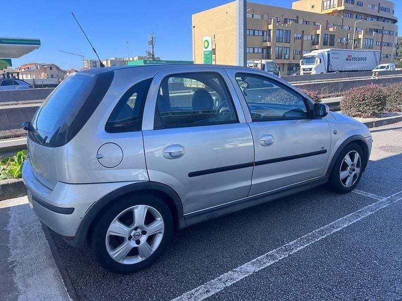 Usado 2004 Opel Corsa Sedan | € 1.200 (Preço justo) - Imagem 1/4