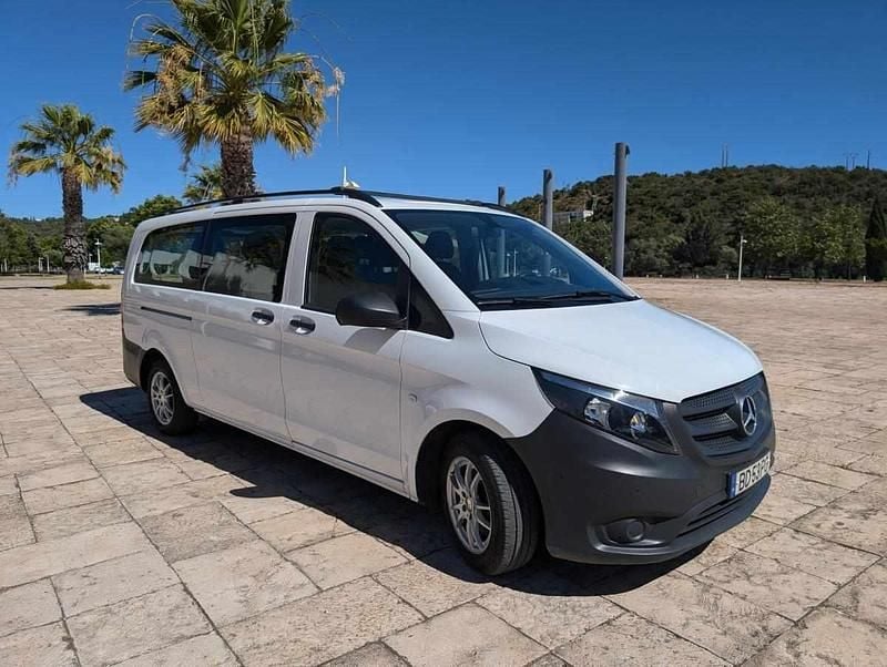 Branco Usado 2018 Mercedes Vito Van | € 29.250 - Imagem 1/4