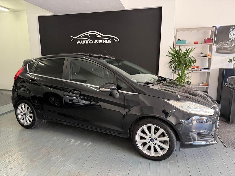 Preto Usado 2016 Ford Fiesta Titanium | € 9.750 (Preço justo) - Imagem 1/4