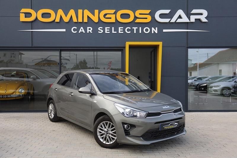 Cinza Usado 2023 Kia Rio Urban | € 16.450 (Preço justo) - Imagem 1/4