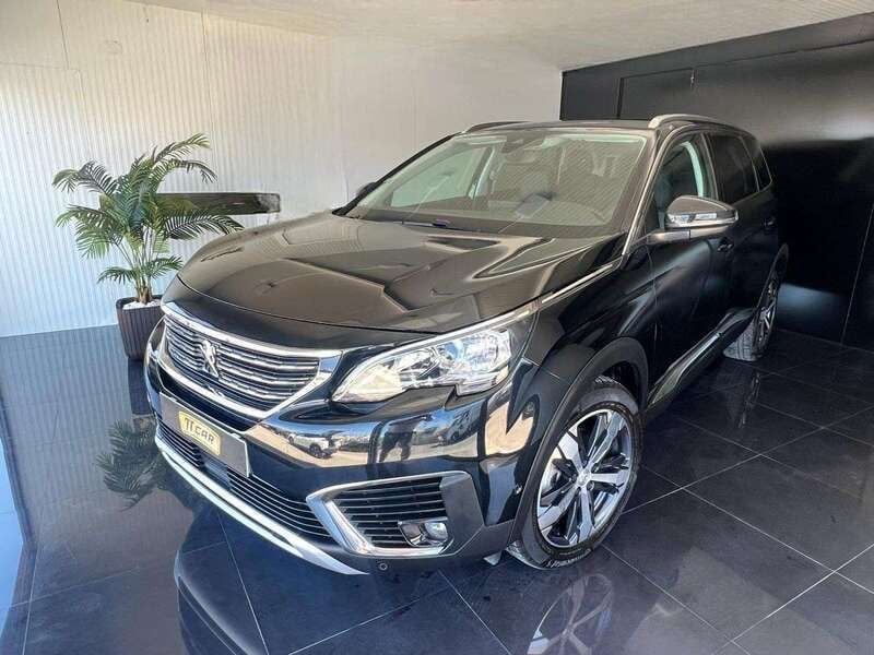 Usado Peugeot 5008 130 HP (95 kW) 2020 Preto Monovolume