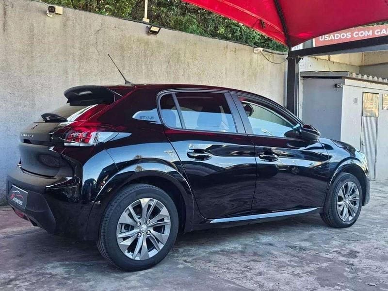 Usado Peugeot e-208 Style 100 kW (136 HP) 2023 Preto Citadino