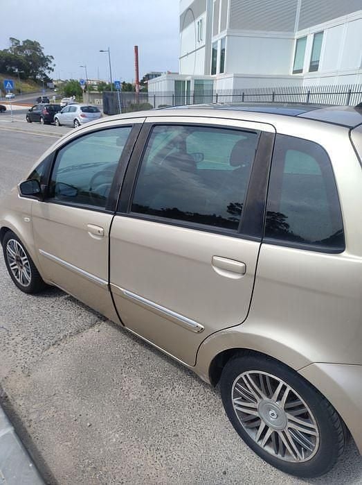 Usado 2005 Lancia Musa Monovolume | € 2.500 - Imagem 1/4