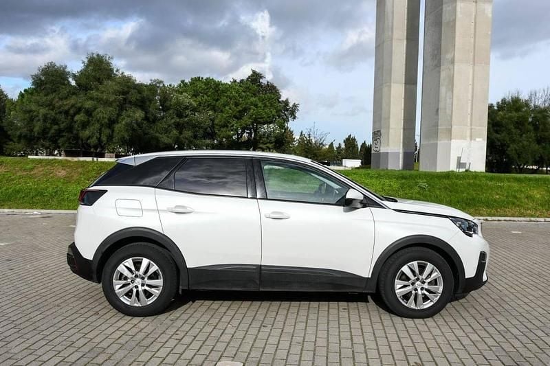 Usado Peugeot 3008 Active 130 HP (95 kW) 2018 Branco SUV