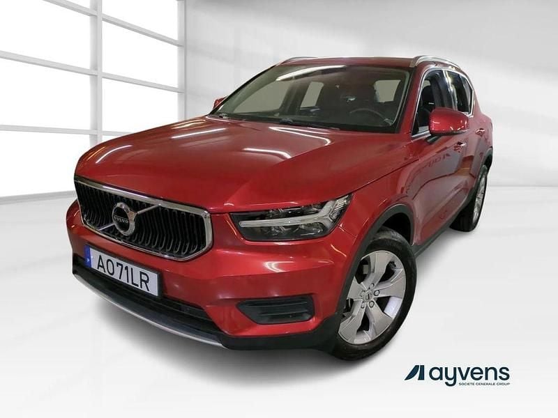 Vermelho Usado 2022 Volvo XC40 Momentum SUV | € 30.600 (Preço justo) - Imagem 1/4
