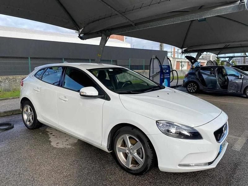 Usado Volvo V40 120 HP (88 kW) 2016 Branco Citadino
