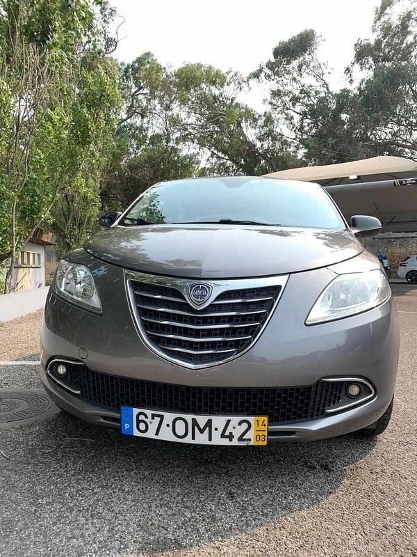 Cinzento Usado 2014 Lancia Ypsilon Citadino | € 7.600 (Bom preço) - Imagem 1/4