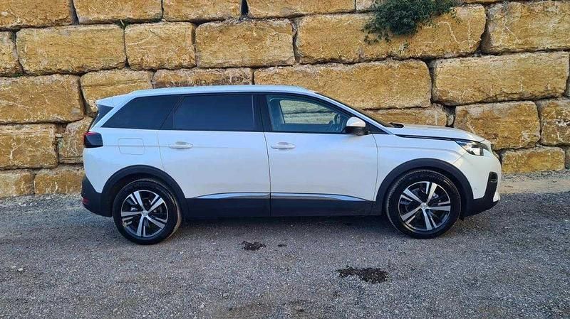 Usado Peugeot 5008 Allure 120 HP (88 kW) 2018 Branco Monovolume