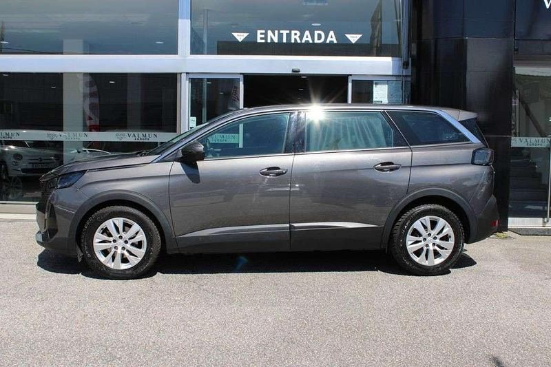 Usado Peugeot 5008 Allure 130 HP (95 kW) 2021 Cinzento Monovolume