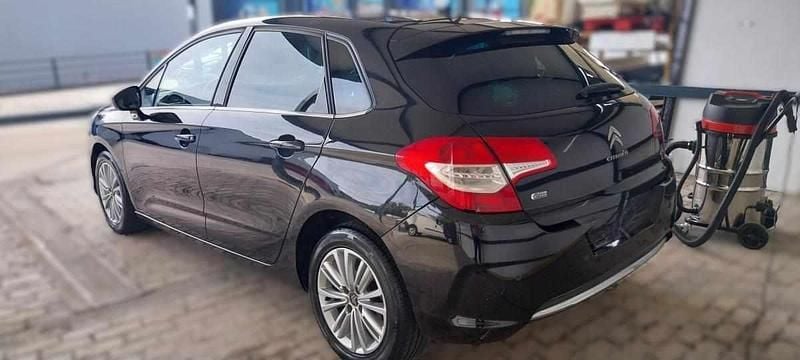 Usado Citroën C4 Seduction 115 HP (84 kW) 2013 Preto Sedan