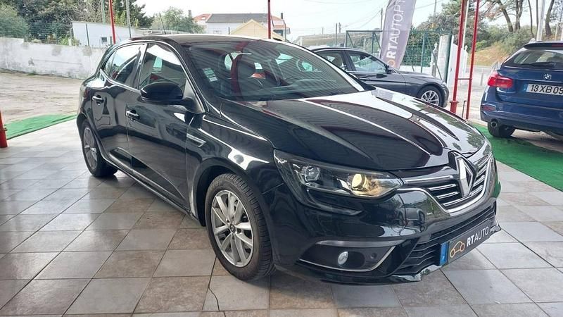 Usado Renault Mégane III Intens 110 HP (80 kW) 2016 Preto