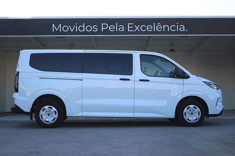 Branco Usado 2024 Ford Transit Trend Monovolume | € 49.900 - Imagem 1/4