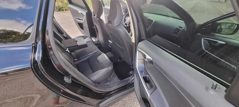 Usado Volvo XC60 163 HP (119 kW) 2011 Preto SUV