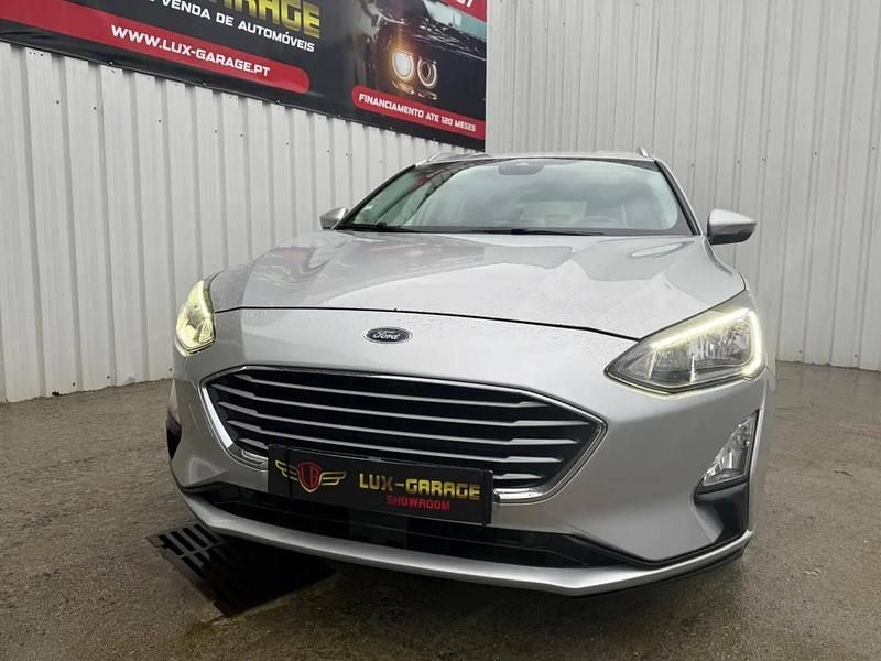 Usado Ford Focus 120 HP (88 kW) 2020 Cinzento Carrinha