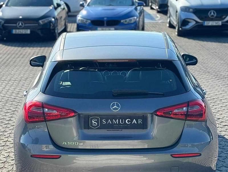 Usado Mercedes A180 AMG line 116 HP (85 kW) 2018 Cinzento Citadino