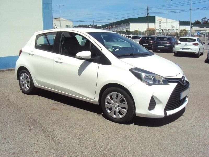 Branco Usado 2016 Toyota Yaris Active Citadino | € 9.500 (Bom preço) - Imagem 1/4