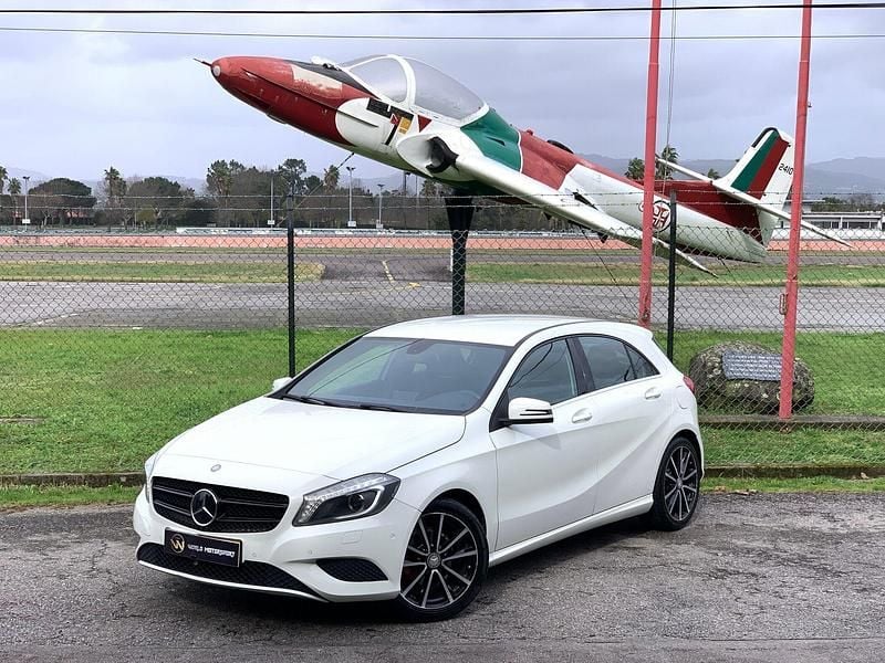Usado Mercedes A180 AMG line 109 HP (80 kW) 2015 Branco