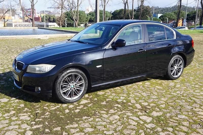 Usado BMW 318 143 HP (105 kW) 2011 Preto Sedan