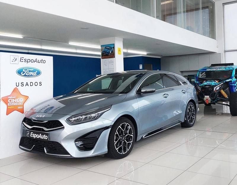 Usado Kia ProCeed 120 HP (88 kW) 2022 Cinzento Carrinha