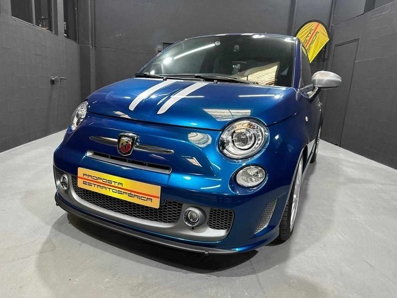 Azul Usado 2010 Abarth 695 Citadino | € 48.695 - Imagem 1/4