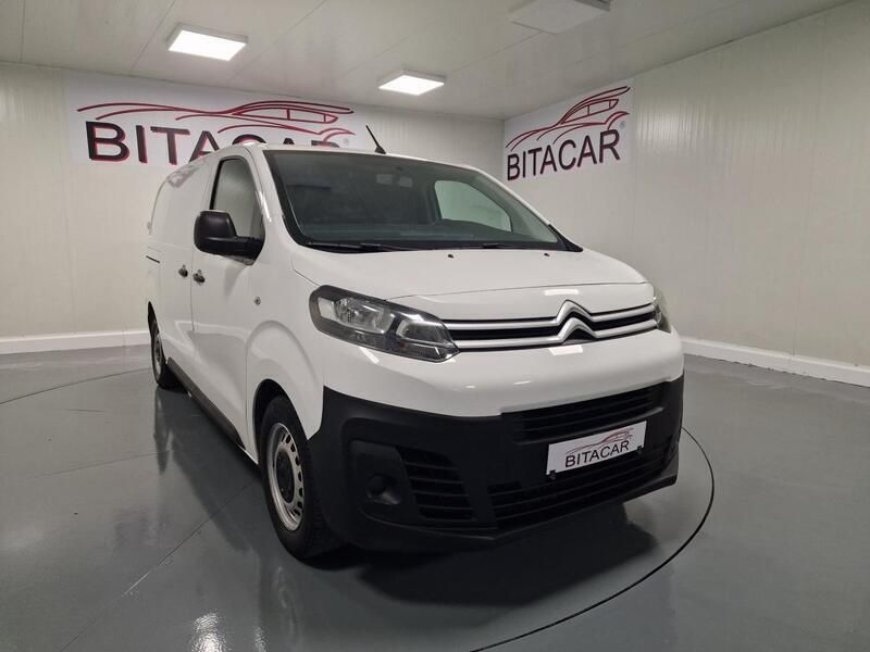 Branco Usado 2017 Citroën Jumpy Comfort Monovolume | € 14.950 (Preço justo) - Imagem 1/4