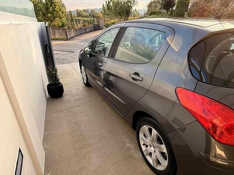 Usado Peugeot 308 90 HP (66 kW) 2008 Cinzento Citadino