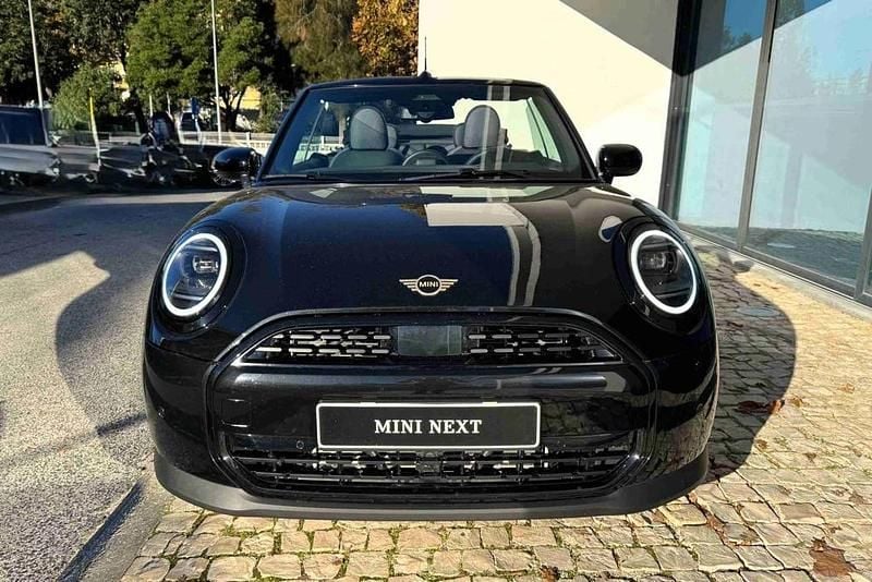 Usado Mini Cooper Cabriolet Classic 163 HP (119 kW) 2025 Preto Cabrios