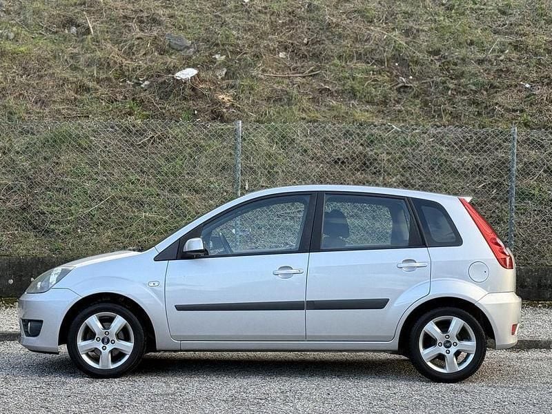 Usado Ford Fiesta 75 HP (55 kW) 2007 Citadino