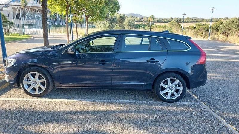 Usado 2015 Volvo V60 Momentum Carrinha | € 13.000 (Preço justo) - Imagem 1/4