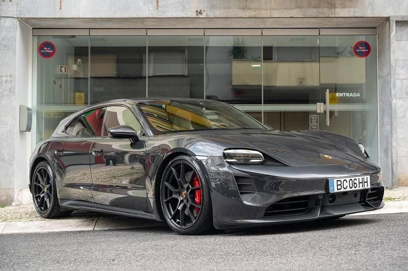 Usado Porsche Taycan 439 kW (598 HP) 2023 Cinzento Carrinha