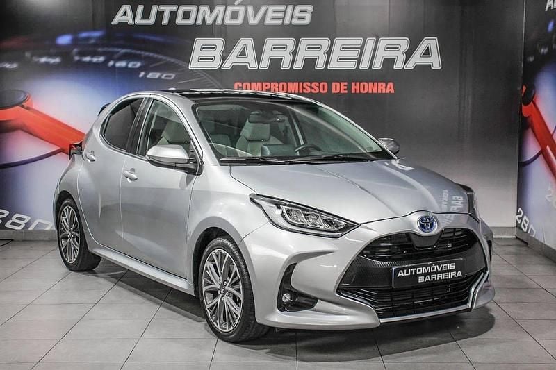 Cinza Usado 2021 Toyota Yaris Hybrid Luxury | € 21.900 (Preço justo) - Imagem 1/4