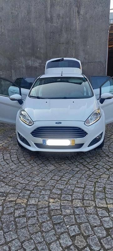 Branco Usado 2015 Ford Fiesta Citadino | € 8.600 (Bom preço) - Imagem 1/4