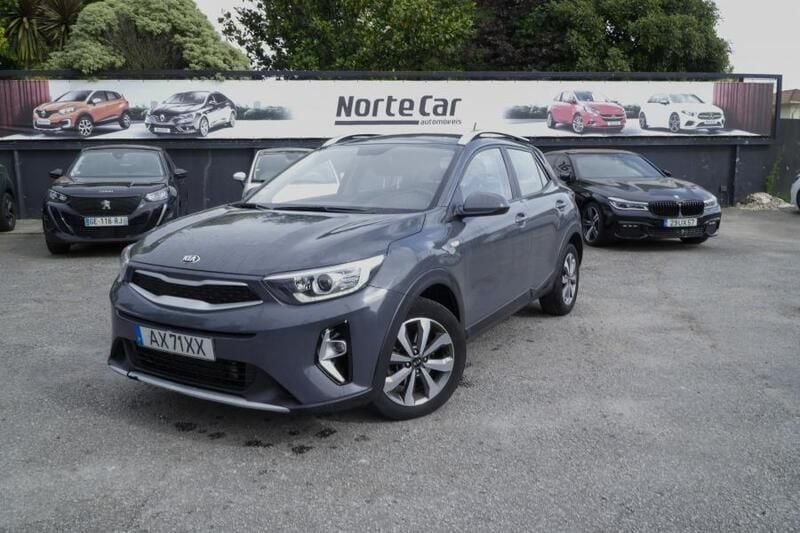 Cinzento Usado 2021 Kia Stonic SUV | € 12.900 (Bom preço) - Imagem 1/4