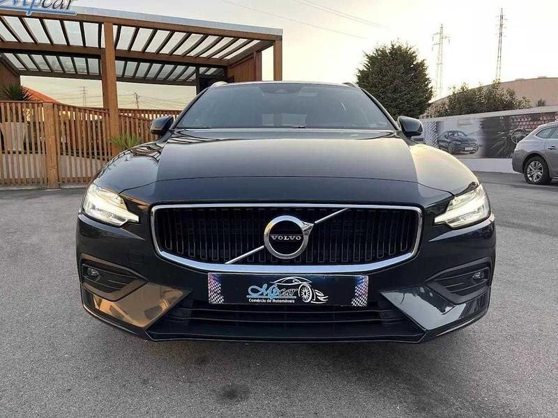 Usado Volvo V60 Momentum 190 HP (139 kW) 2020 Cinzento Carrinha