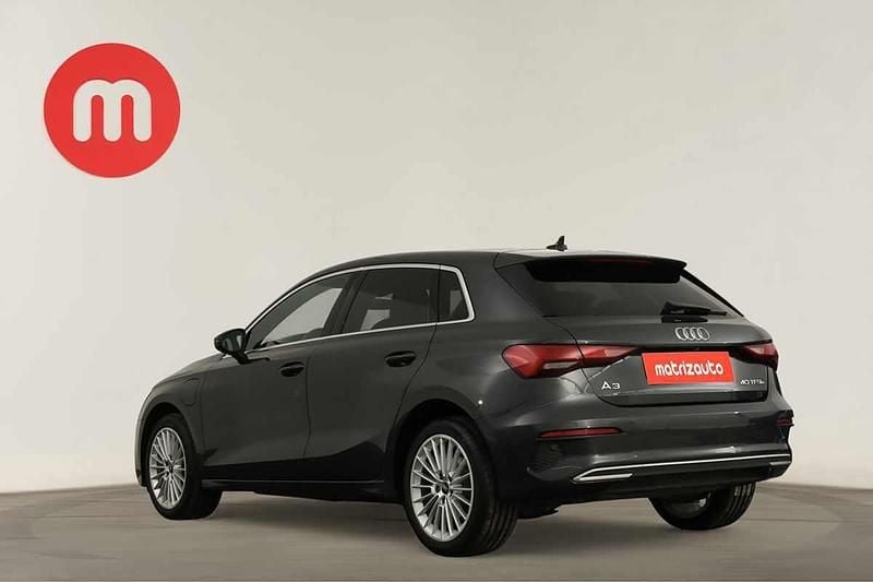 Usado Audi A3 Sportback e-tron Advanced 204 HP (150 kW) 2024 Cinzento Citadino