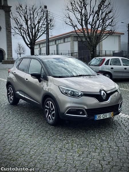 Usado Renault Captur 90 HP (66 kW) 2016 Amarelo SUV