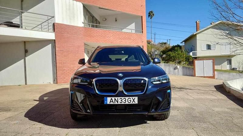 Preto Usado 2022 BMW iX3 SUV | € 32.500 - Imagem 1/4